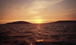 Sonnenuntergang - Meeresstraße zwischen den Inseln Ons und Onza